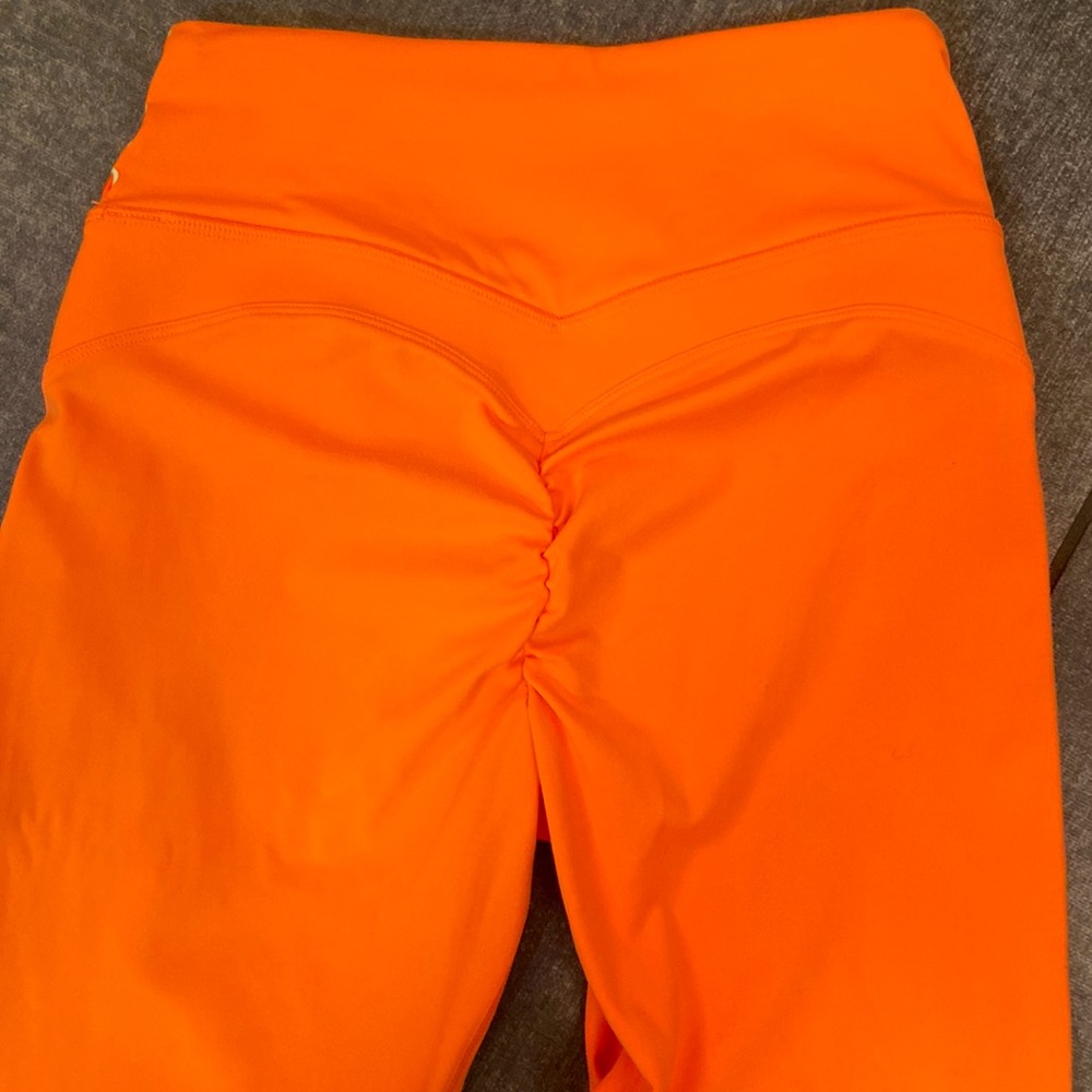 Firm Ab Capri Leggings - Picture 5 of 5